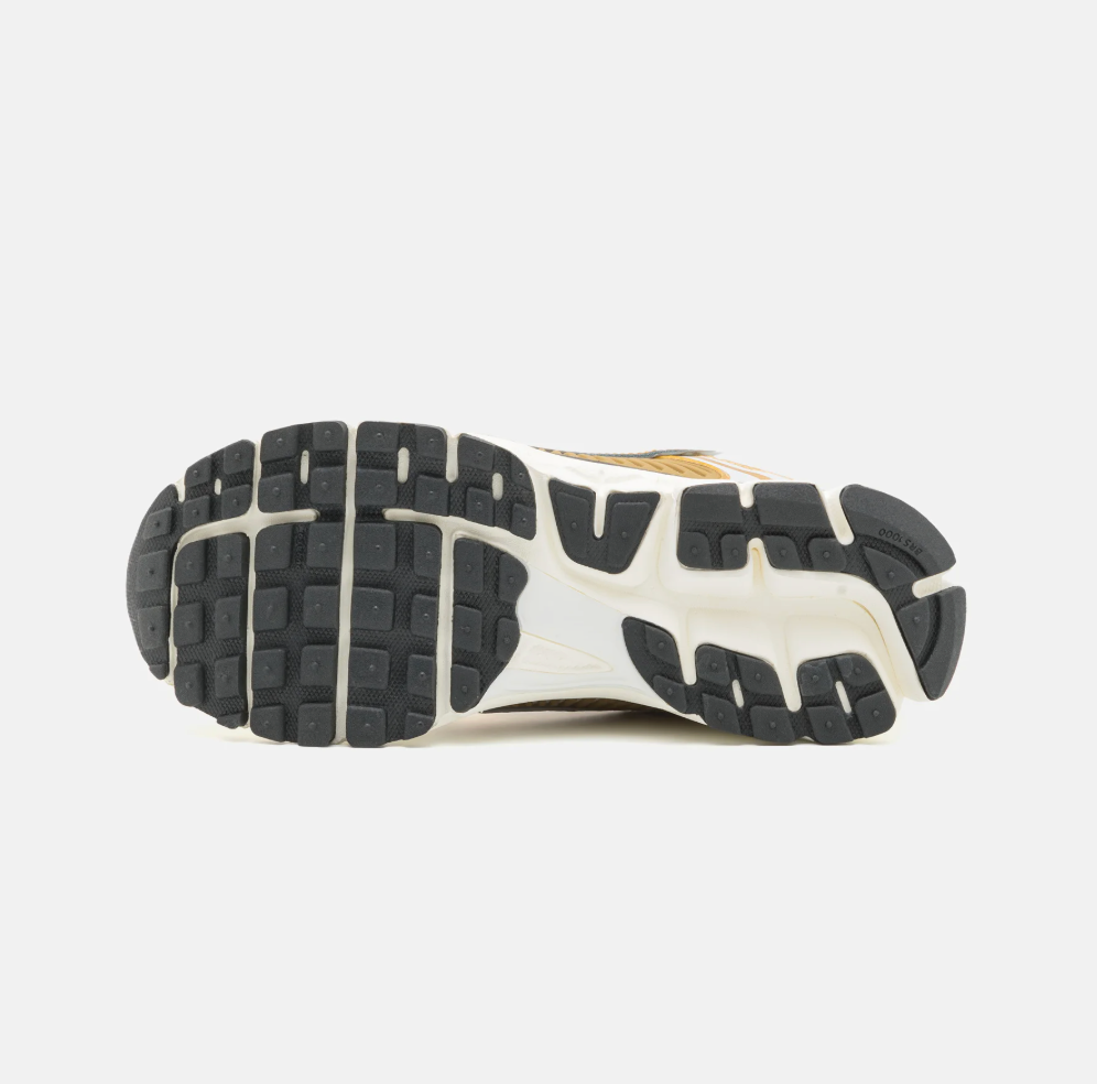 Zoom Vomero 5 Metallic Gold